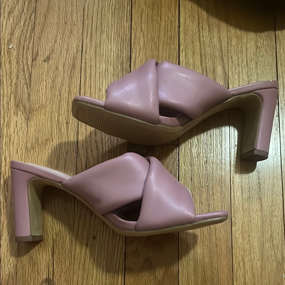 Sandals - Picture 2 of 4